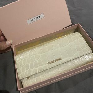 Auth. Miu miu wallet - 100% authentic
